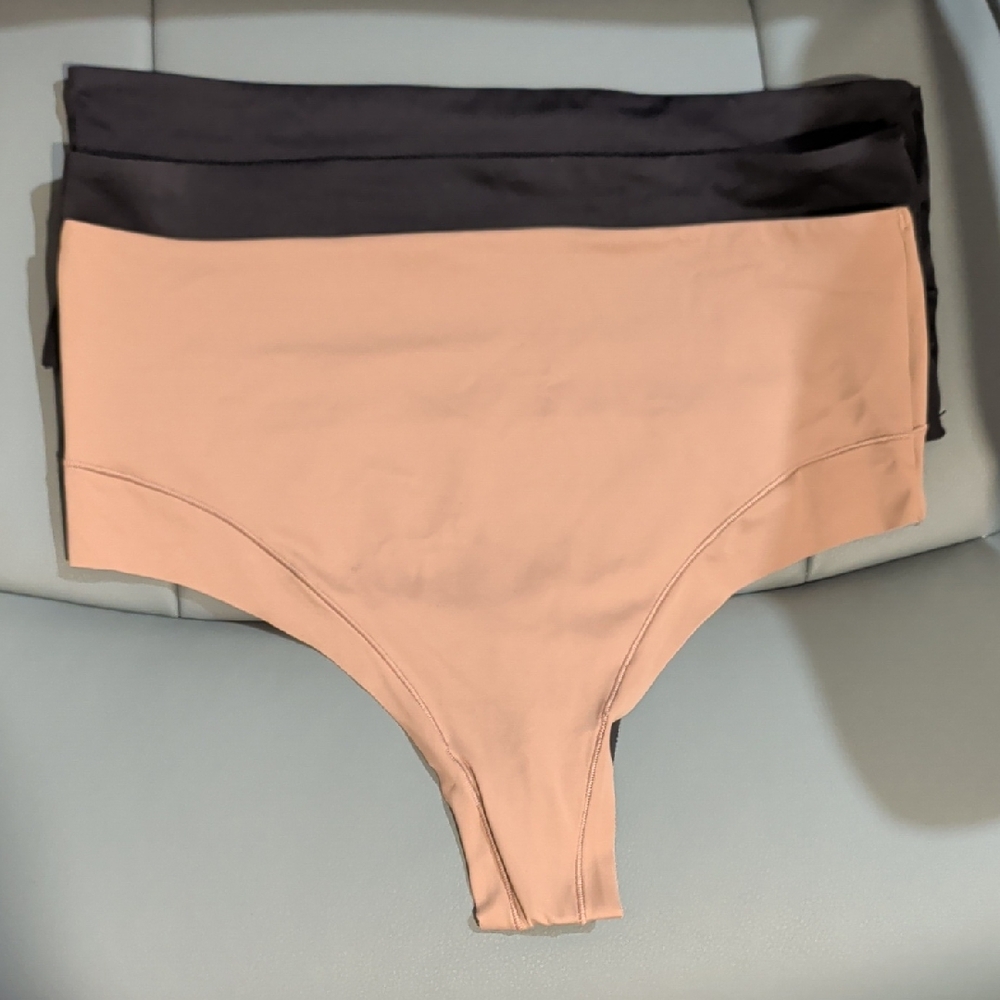 SPANXsmooth™ Contouring Thongs - 3 Tan and Black High-Waisted Thong